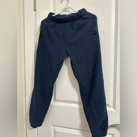Aritzia Sweatsuit (Hoodie + Sweatpants) - Picture 4 of 4